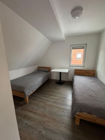 Zentrale aber ruhige Lage mit schönem Ausblick Bild 1