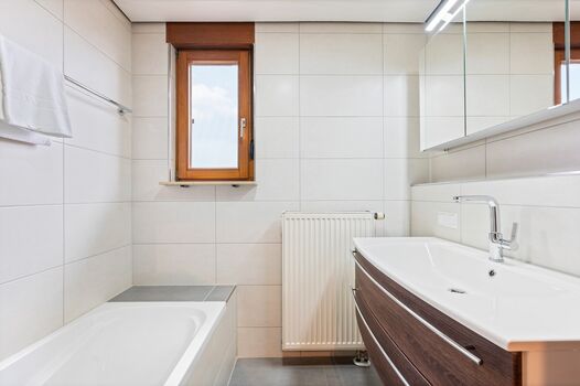 Badezimmer mit Badewanne