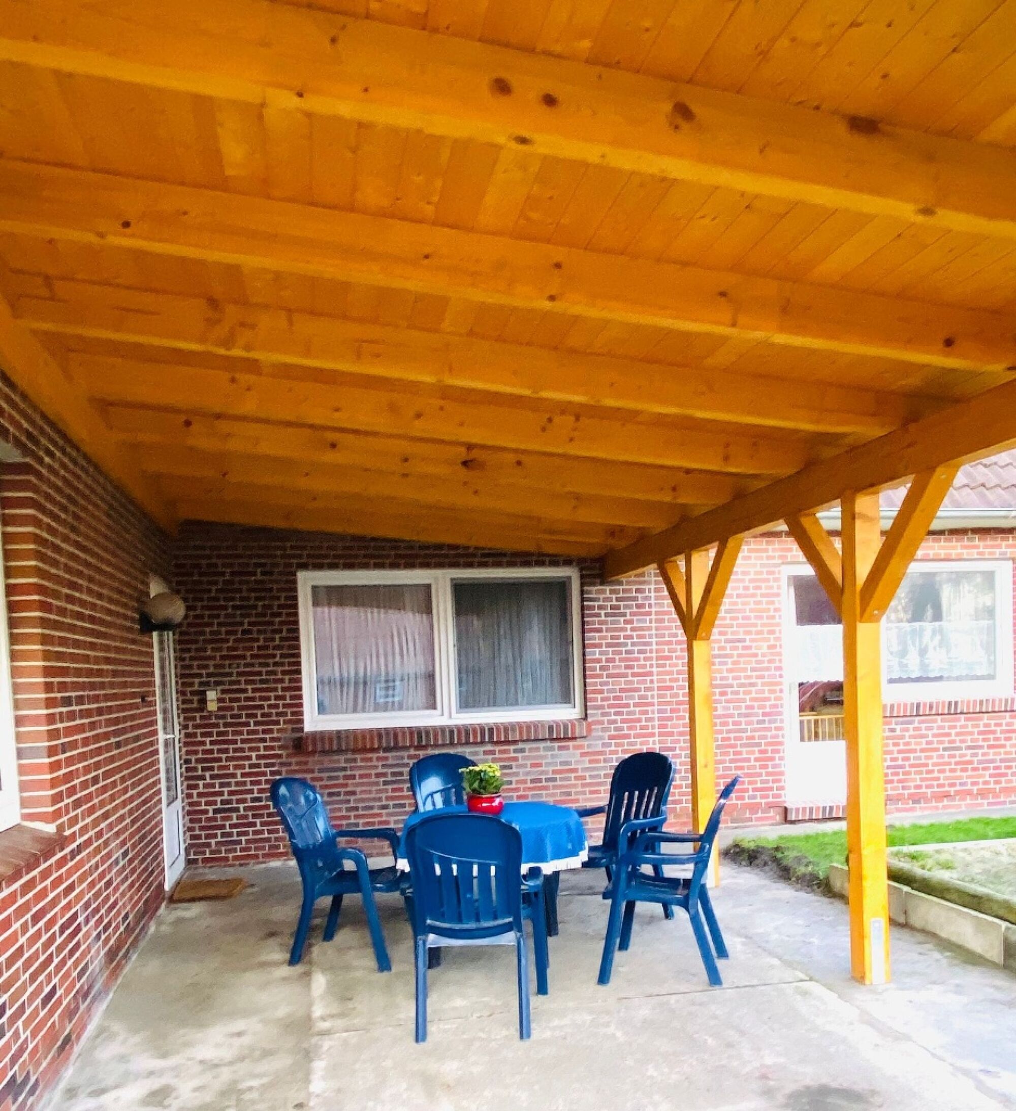 Große überdachte Außen