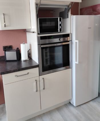 Toaster, Mikrowelle, XL Kühlschrank, Backofen