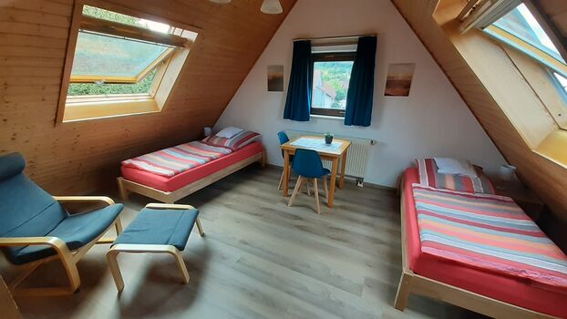 Schöne DG-Wohnung mit Gartensitzplatz Bild 1