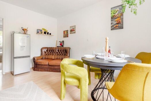 Modern ausgestattete 2-Zimmer-Wohnung in bester Lage von LU Bild 2