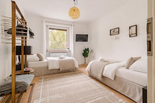 Modern ausgestattete 2-Zimmer-Wohnung in bester Lage von LU Bild 1