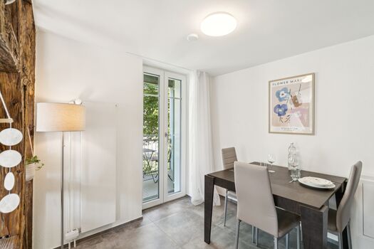 Esszimmer mit privatem Balkon