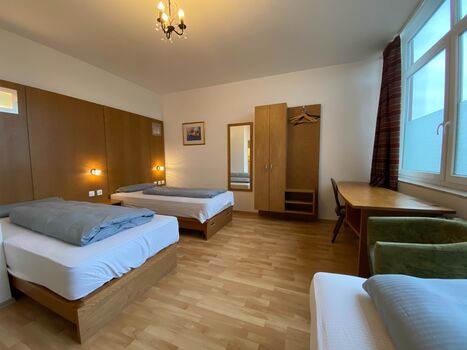 XXL Gruppenapartments | 8 Min. zum Flughafen | 160m² | WLAN Bild 4