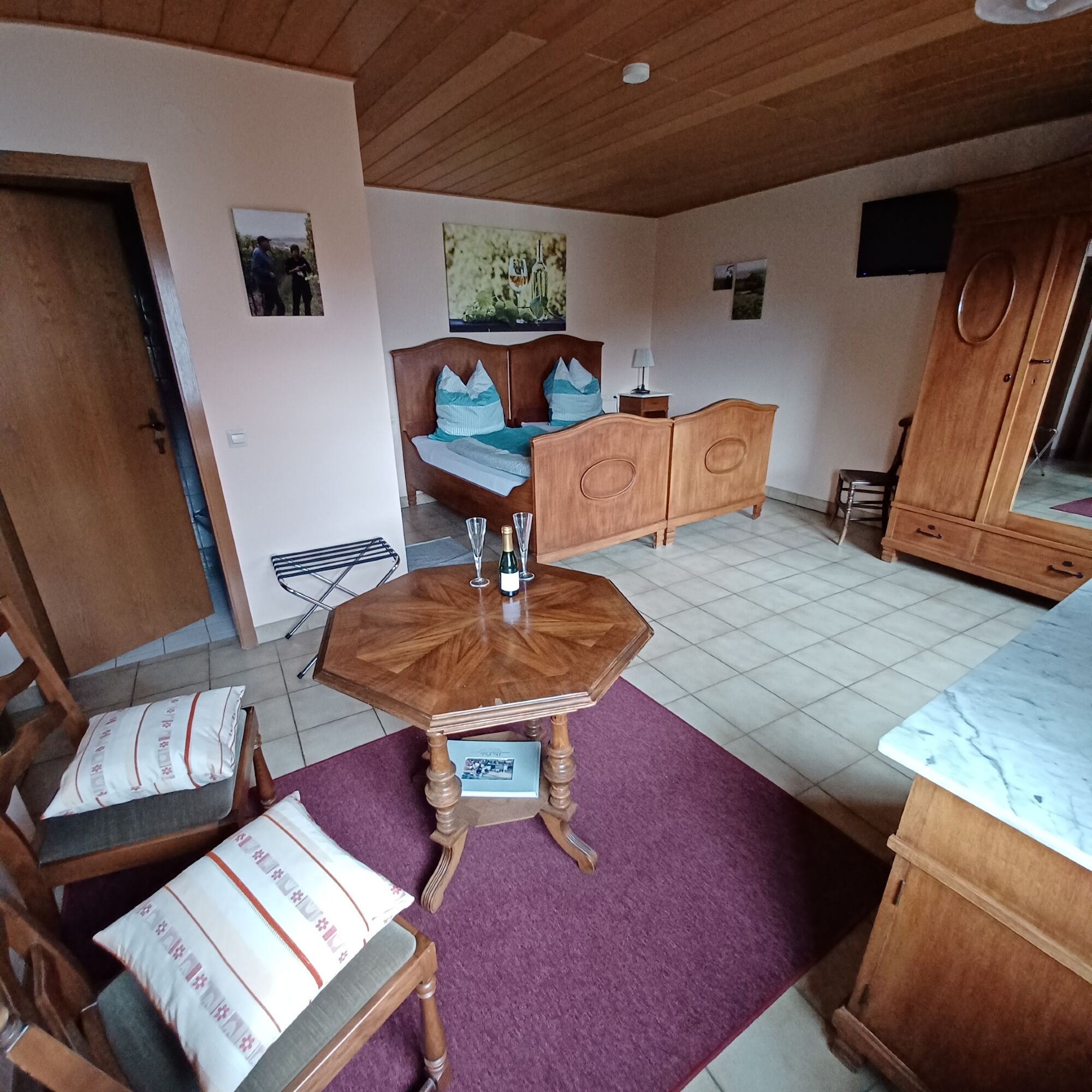 Burgunder-Zimmer