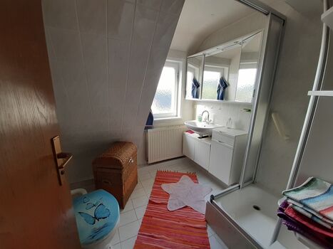 Charmante farbenfrohe Unterkunft Bild 3