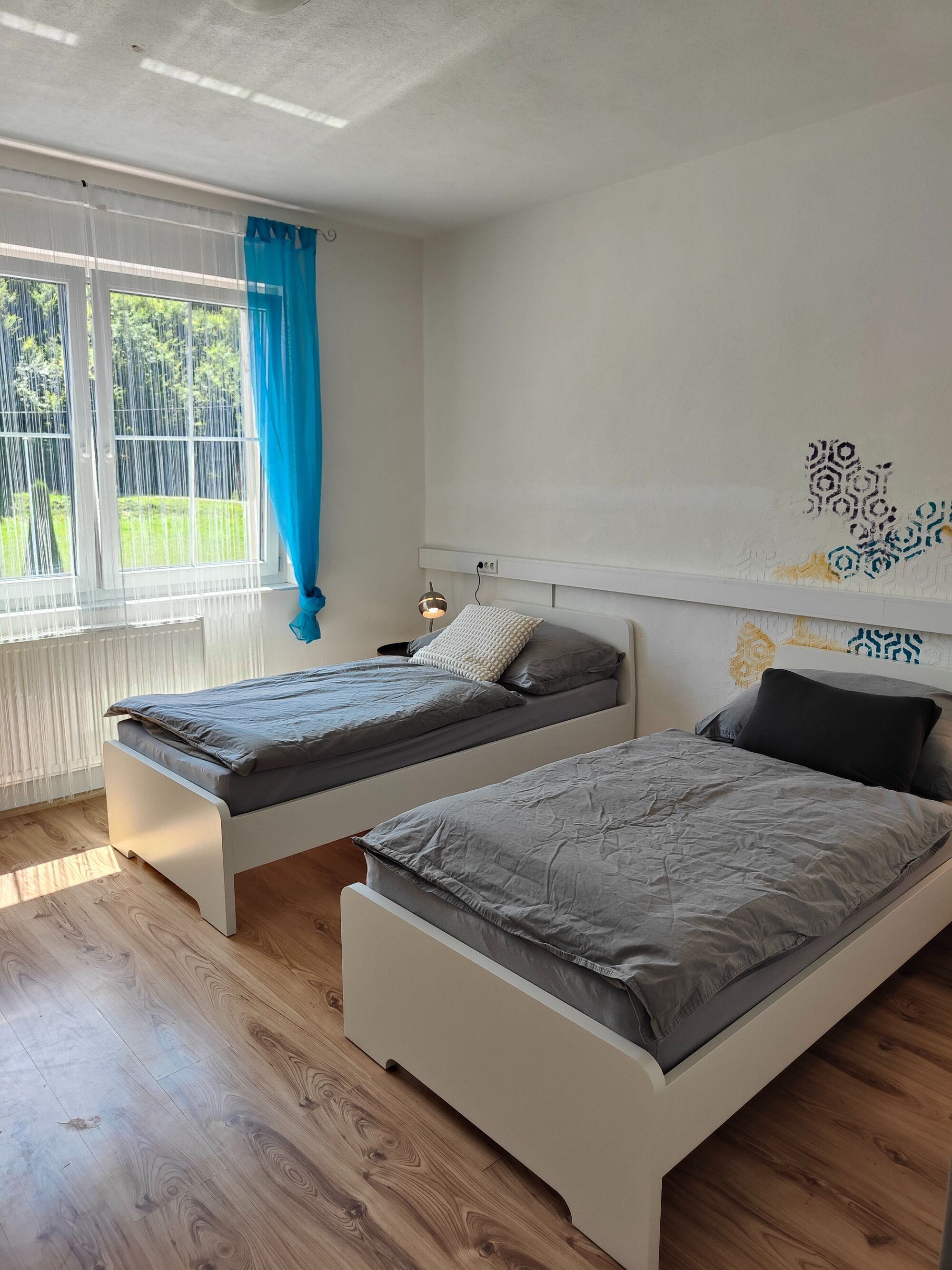 Schlafzimmer 2- 2 Einzelbetten, 1 Kleiderschrank