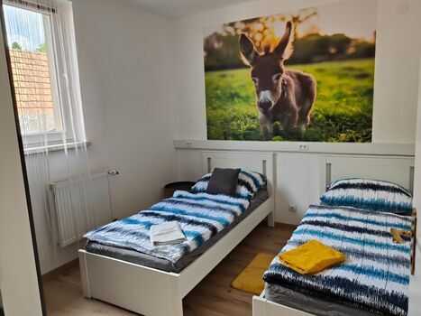 Schlafzimmer 4 - 2 Einzelbetten, 1 Kleiderschrank