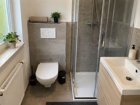 Badezimmer mit Waschmaschine