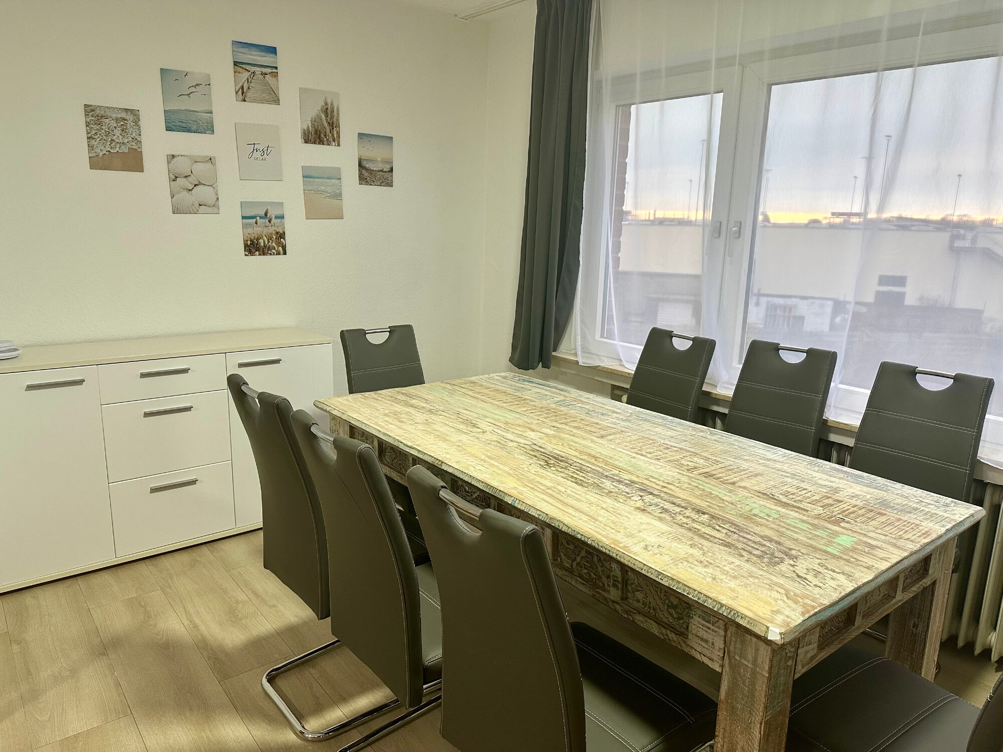 Essbereich einer 8-Personen-Wohnung