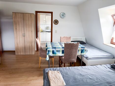Saturn: Zimmer (für 3-4 Personen)