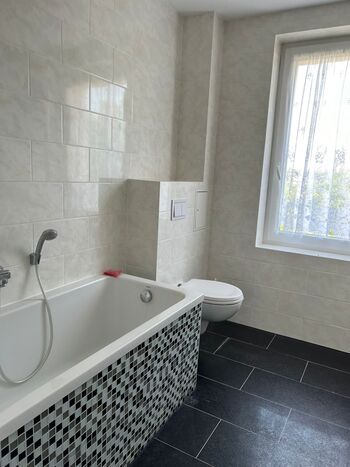 Bad mit Badewanne