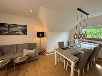 Wohnzimmer mit Essbereich