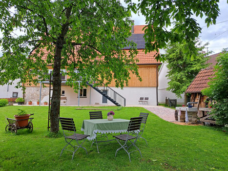 Wohnung - eigener Eingang, Küche, Bad, Waschmasch, Parkplatz Foto 1