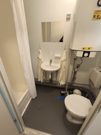 Möblierte Container-Zimmer mit 2–4 Betten zu vermieten – Für Bild 6