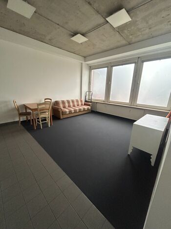 Zoe and Pete - The Apartments Picture 4