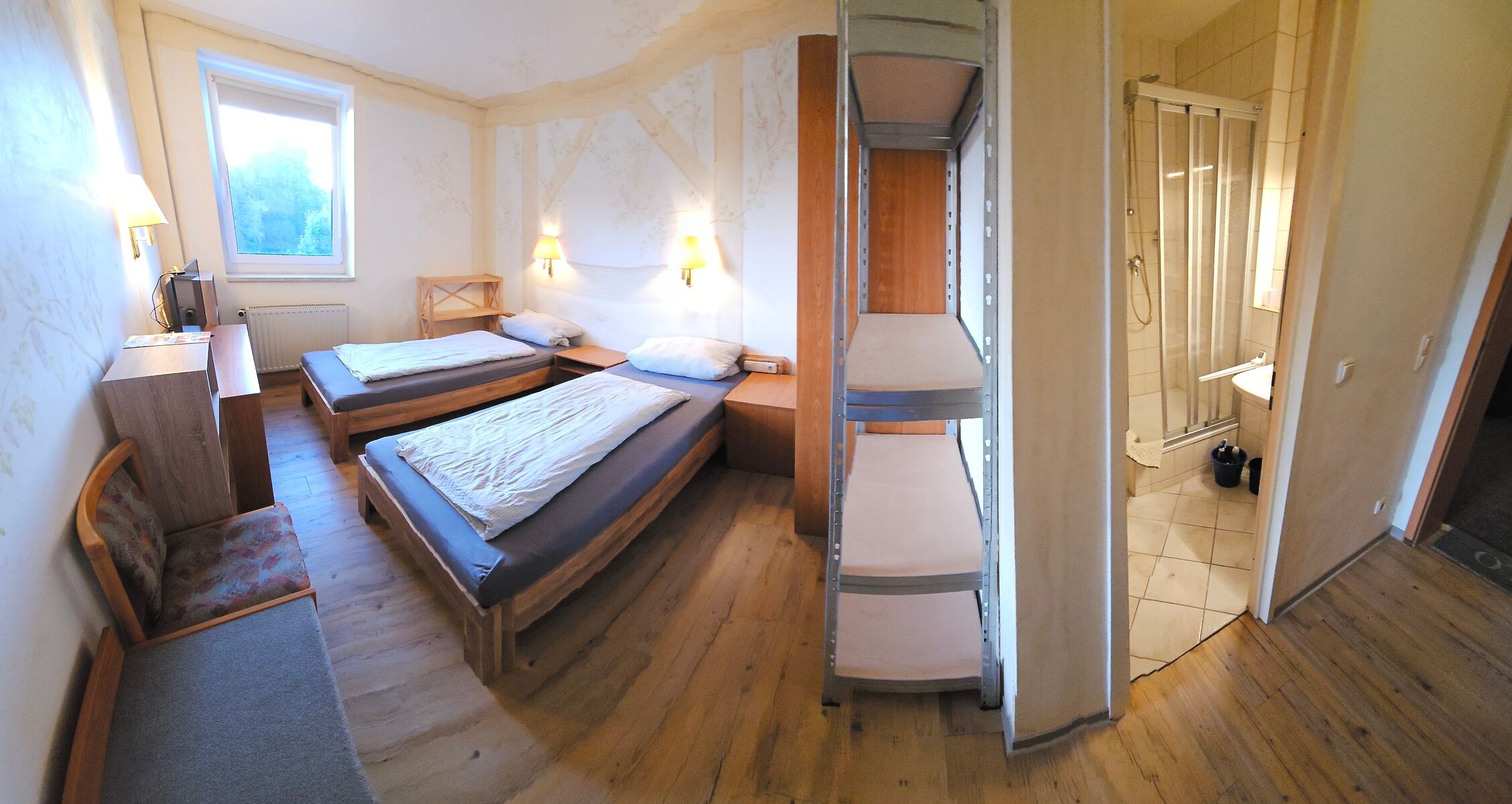 Jedes Zimmer hat ein Bad!