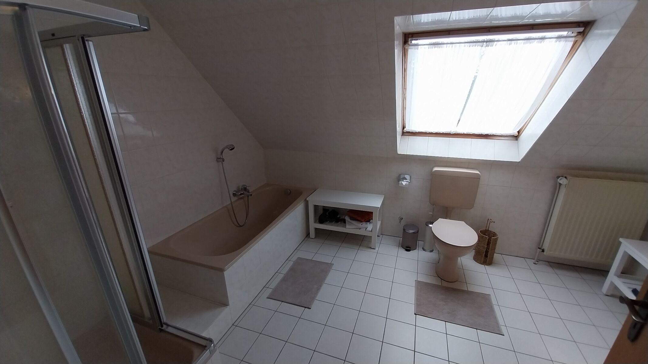Duschbad mit WC OG