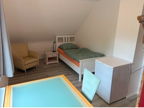 Komplett möblierte Einzel- und Doppelzimmer in Laichingen Bild 2