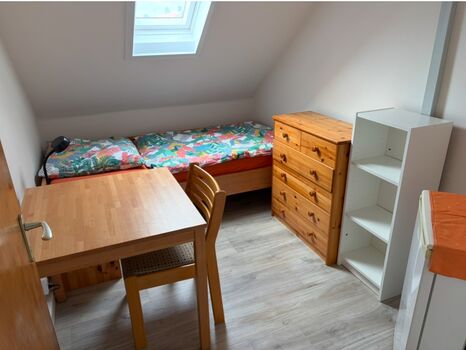 Komplett möblierte Einzel- und Doppelzimmer in Laichingen Bild 4