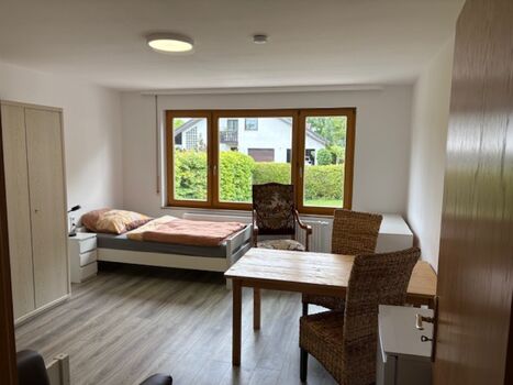 Komplett möblierte Einzel- und Doppelzimmer in Laichingen Bild 3