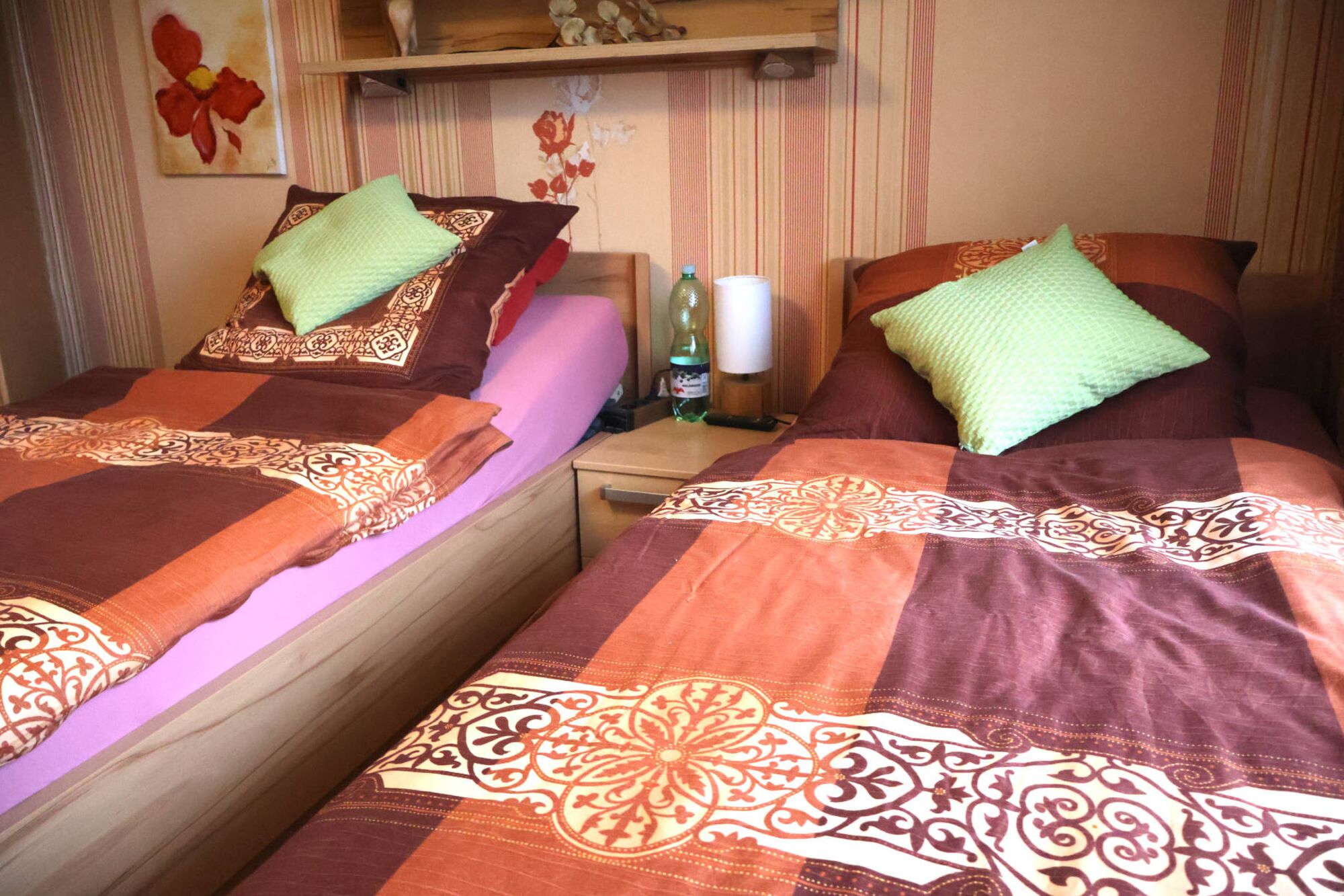 Zimmer B: als Einzel- ,Doppelzimmer (optional mit Aufbettung)