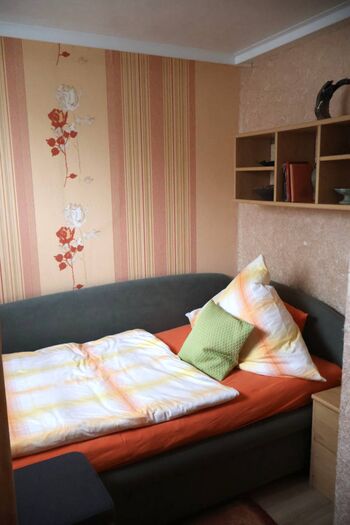 Zimmer B: als Einzel- ,Doppelzimmer (optional mit Aufbettung)