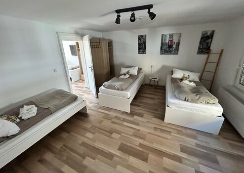 3-Bett-Zimmer als Durchgangszimmer 