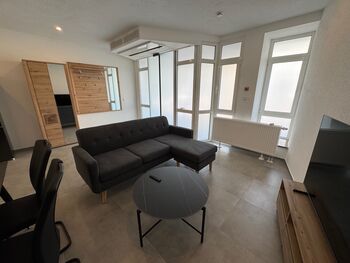 Kernsanierte Wohnung in Schwalbach für bis zu 6 Personen Bild 2