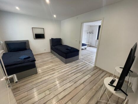 Schönes Haus mit 3 Wohnungen für Gruppen Picture 2