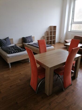 GroßzügigeWohnung nah an Wanderwegen, Öffis und Innenstadt Bild 2