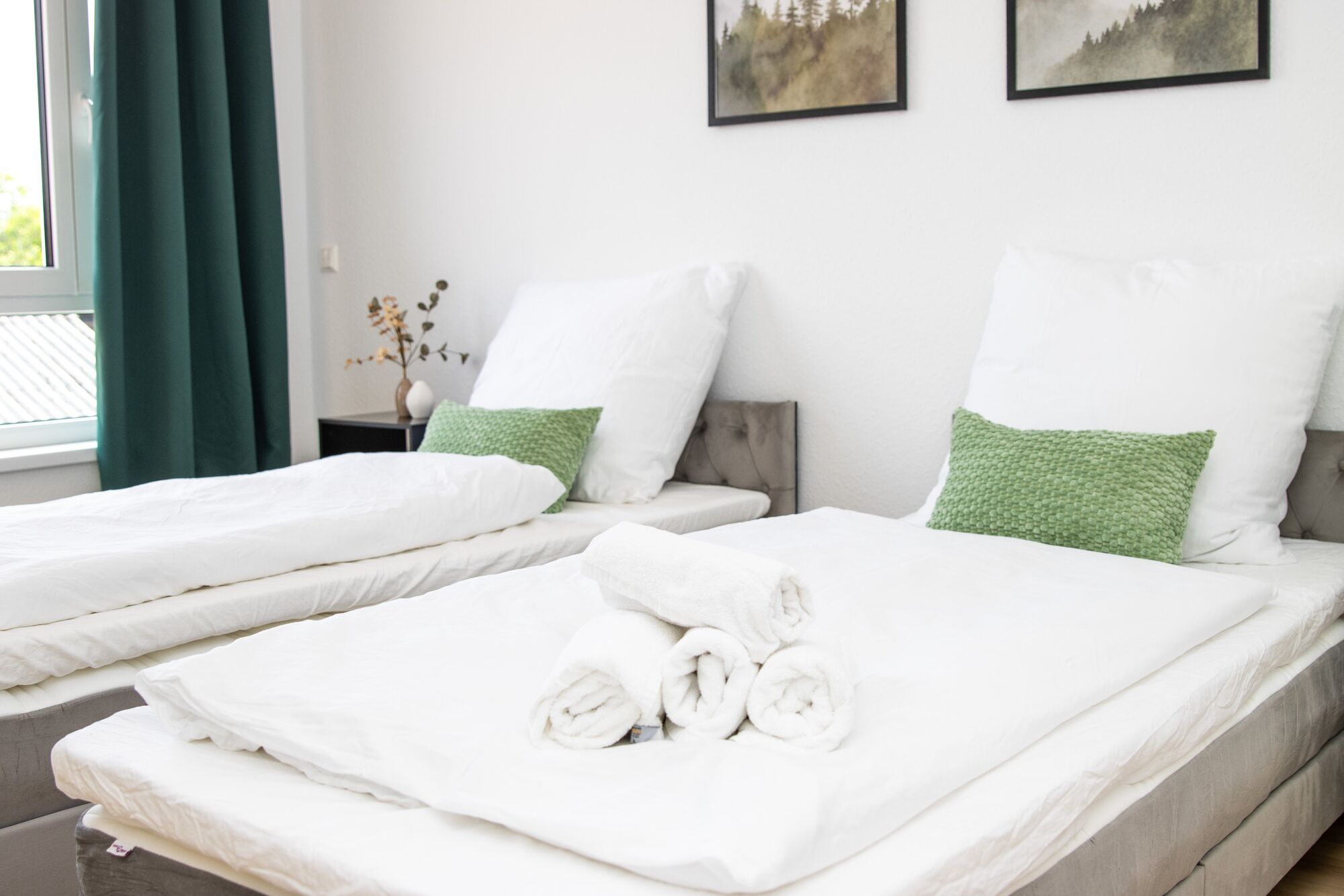 Schlafzimmer 1 mit 2 Einzelbetten oder einem Doppelbett