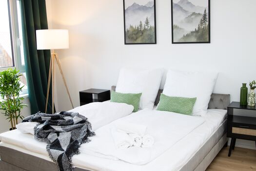Schlafzimmer 1
