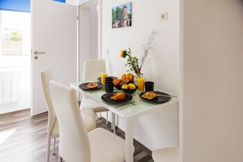 2 Zimmer Küche Bad - 3 Parkplätze - Wohnung "Access" Bild 4