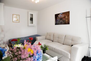 2 Zimmer Küche Bad - 3 Parkplätze - Wohnung "Access" Bild 3