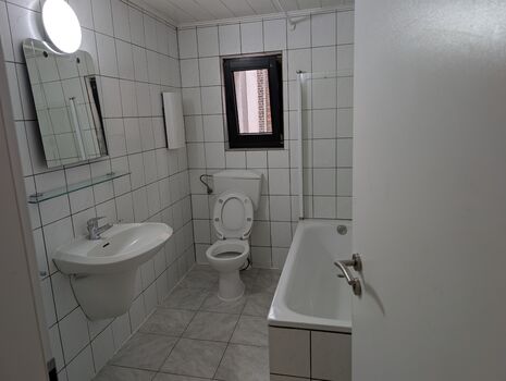 Haus Stops Picture 3