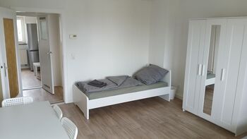 Schlafzimmer 1