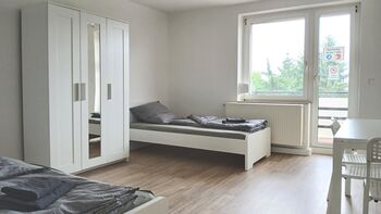 Schlafzimmer 1