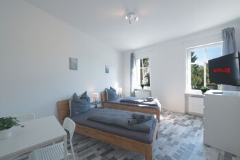 Apartment 9 Personen mit Küche und Balkon - MontiR Bild 1