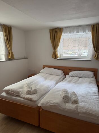 Schlafzimmer Nr.2 + Einzelbett
