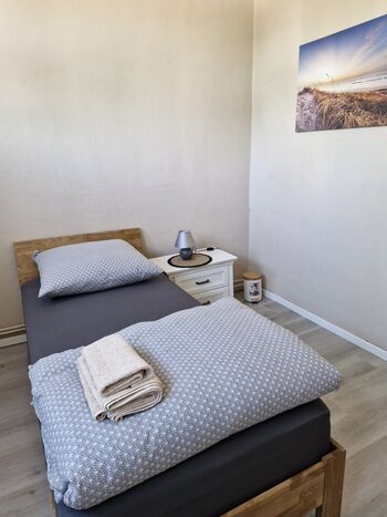Zentrale Stadtvilla in Heide mit riesiger Stellfläche Bild 3