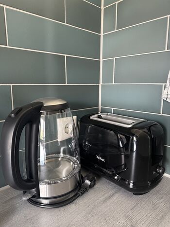 Küche (Wasserkocher/Toaster)
