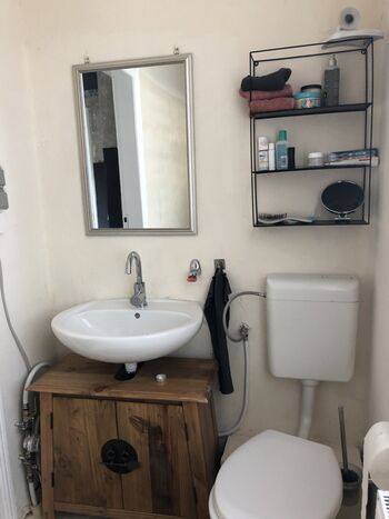 Wohnung neben Bahnhof Haltestelle mit Parkplatz Bild 3