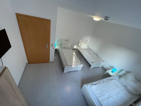 BIG GROUPS, SMALL PRICES - Versch. Grössen, 100% Ausstattung Bild 2