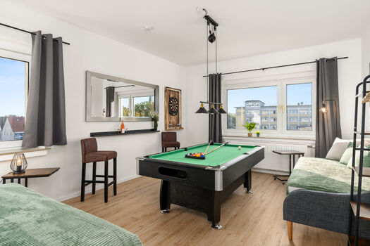 4 Room, 1,5 Bäder, Zentral, Balkon, Billard, PS4, Parkplatz
