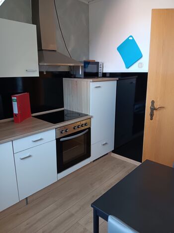 + 300 BETTEN - PArkplatz, Einzelbetten, WiFi, Küche, WC Bild 3