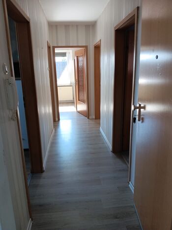 + 300 BETTEN - PArkplatz, Einzelbetten, WiFi, Küche, WC Bild 2