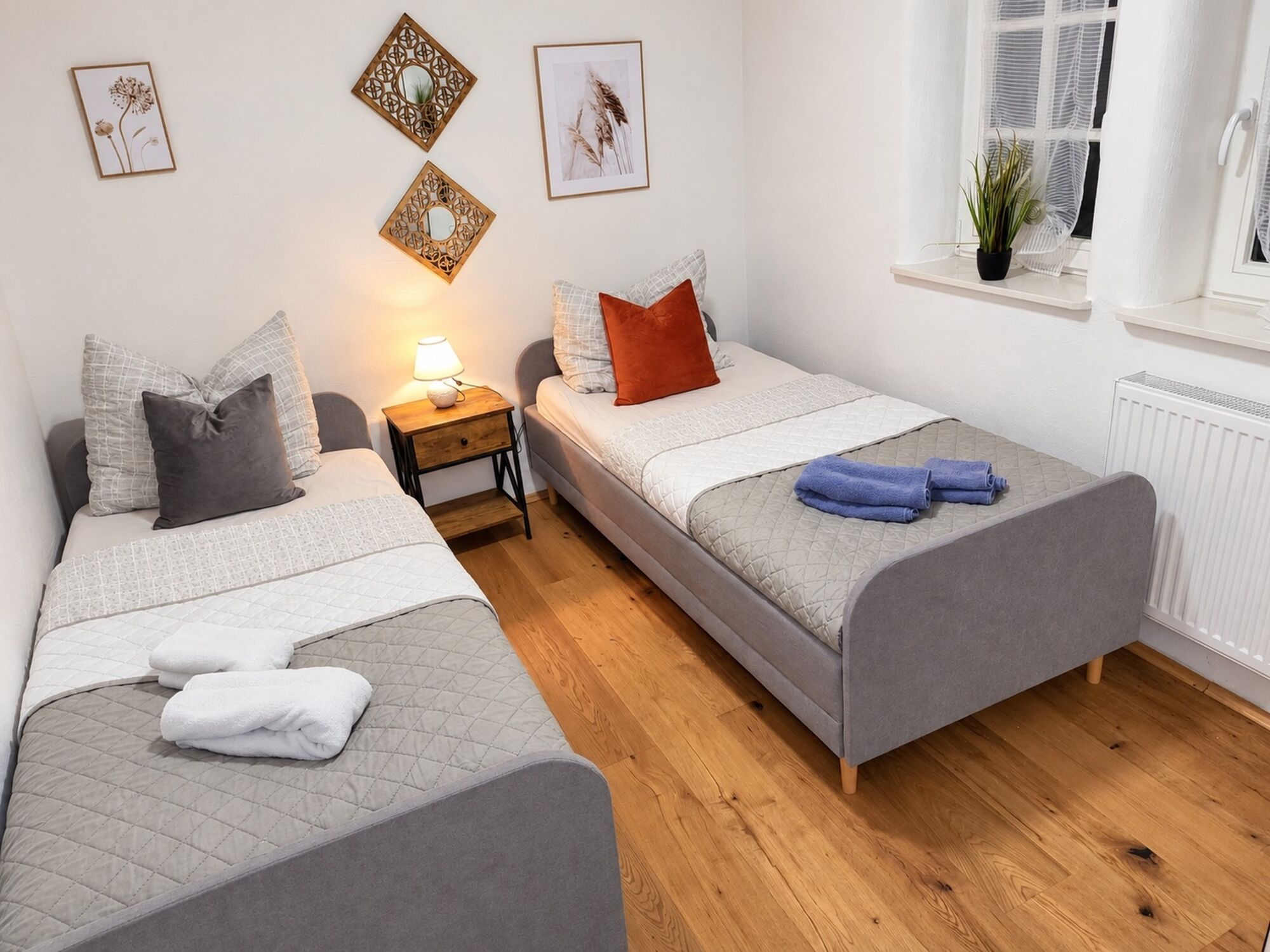 1. OG — Zweibettzimmer / Twin room