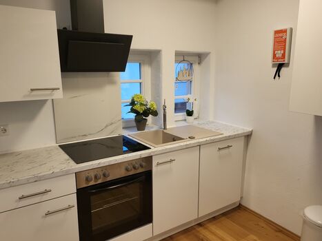 1. OG — Küche mit Kochfeld und Backofen / Kitchen, hob and oven